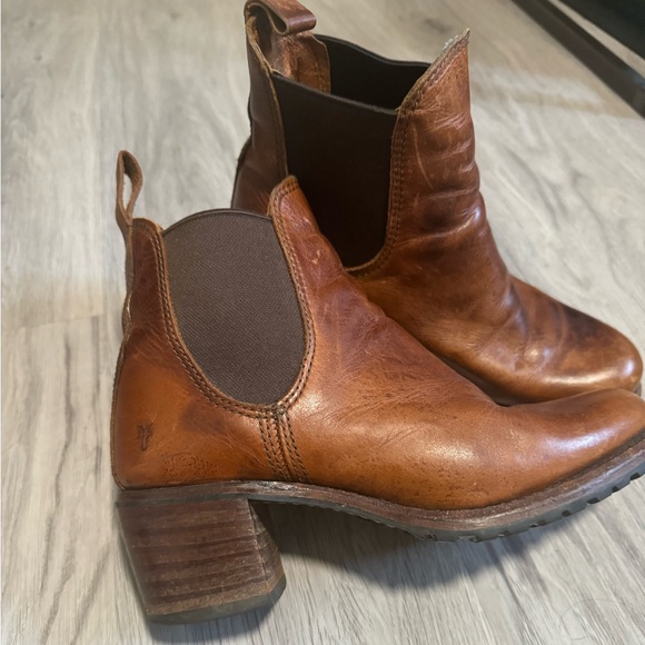 Frye Sabrina Chelsea Cognac leather pull on stretch heeled ankle booties - Picture 2 of 4